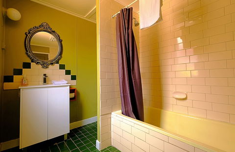 Hotel Blue - 1 Gold Coast 4