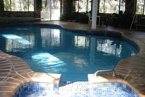 Chalet Swisse Spa - Accommodation Gold Coast 3