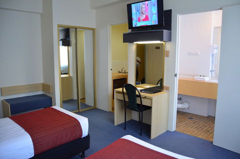 Devere Hotel - Gold Coast 4U 6