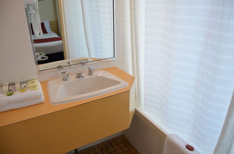 Devere Hotel - Gold Coast 4U 2