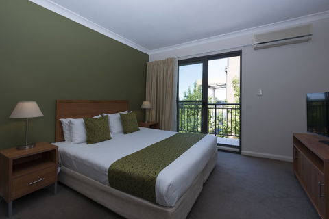 Leisure Inn Spires - Gold Coast 4U 1