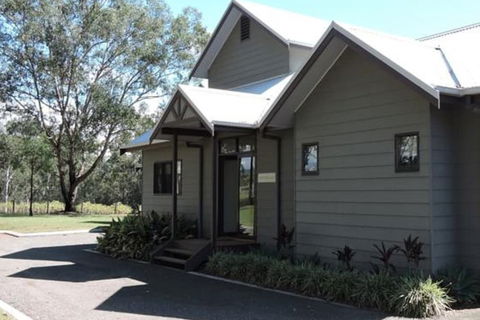 Hermitage Lodge - Accommodation Gold Coast 2