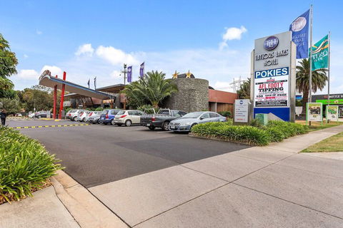 Quality Hotel Taylors Lakes - Accommodation Gold Coast 4