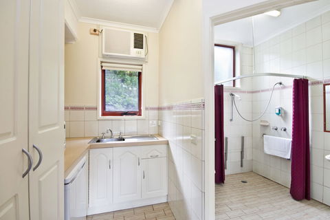 Lorne Coachman Inn - Accommodation Gold Coast 3