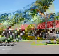 Pines Country Club Motor Inn - Accommodation Gold Coast