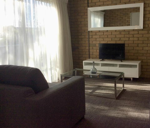 Best Western Geelong Motor Inn & Serviced Apartments - Gold Coast 4U 5