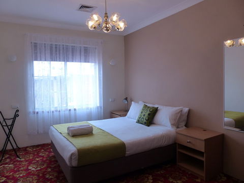 Meramie Motor Inn - Gold Coast 4U 5