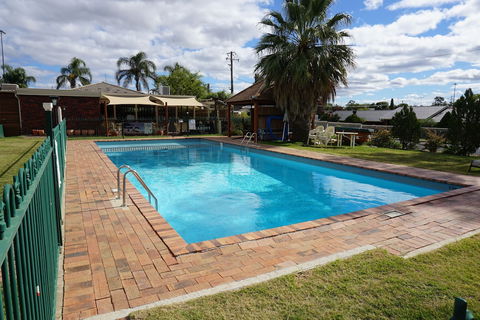 Redhill Tamworth Motor Inn & Conference Centre - Accommodation Gold Coast 2