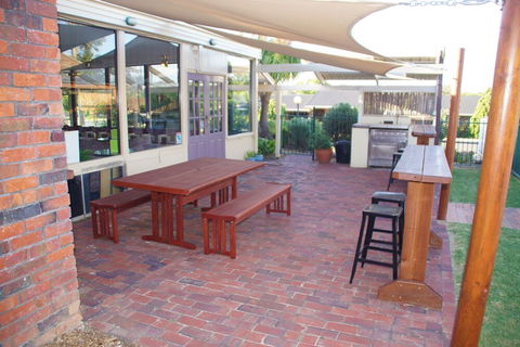Redhill Tamworth Motor Inn & Conference Centre - Accommodation Gold Coast 3