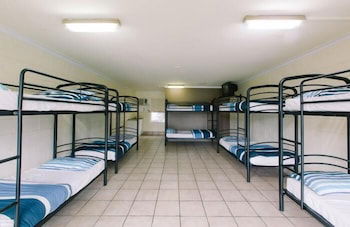Beaches Backpackers Airlie Beach - Hostel - Accommodation Gold Coast 2