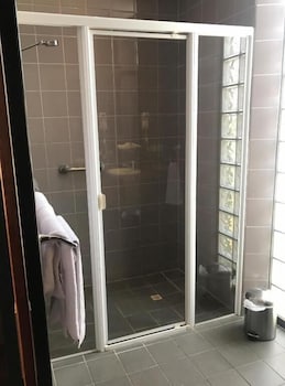 Highlander Hotel - Accommodation Gold Coast 5