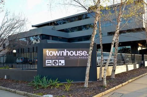 Townhouse Hotel - Accommodation Gold Coast 1