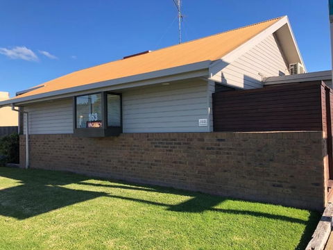 Beachfront Motel - Gold Coast 4U 4