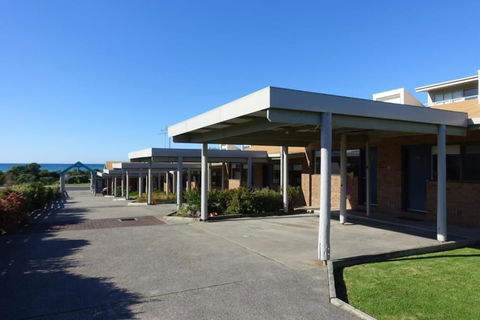 Beachfront Motel - Gold Coast 4U 5