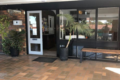 Matador Motor Inn - Gold Coast 4U 1