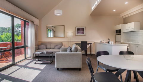 Majestic Old Lion Apartments - Accommodation Gold Coast 6