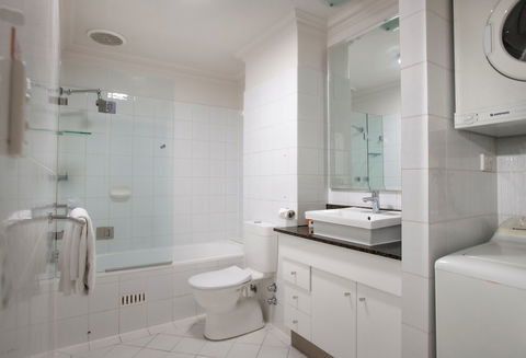 Majestic Old Lion Apartments - Accommodation Gold Coast 3