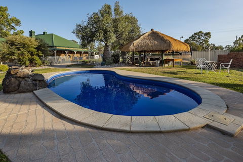 Overlander Homestead Motel - Gold Coast 4U 2