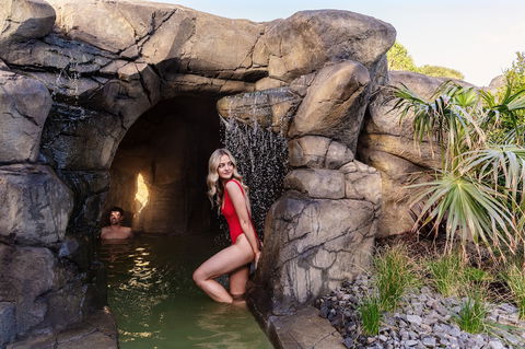 Deep Blue Hotel & Hot Springs - Gold Coast 4U 6