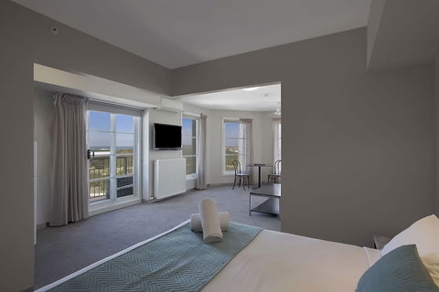 Deep Blue Hotel & Hot Springs - Gold Coast 4U 5