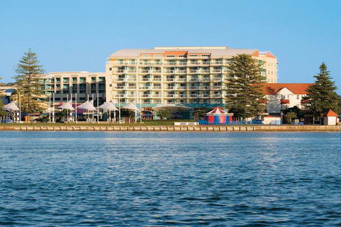 Oaks The Entrance Waterfront Suites - Gold Coast 4U 2