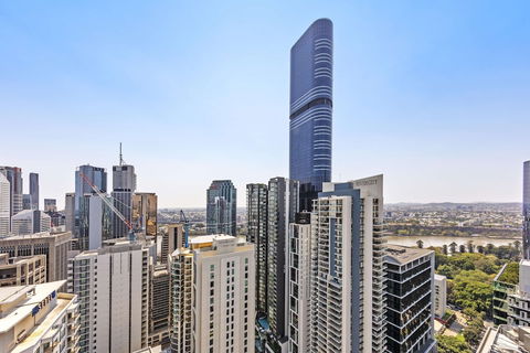 Oaks Brisbane Festival Suites - Gold Coast 4U 4