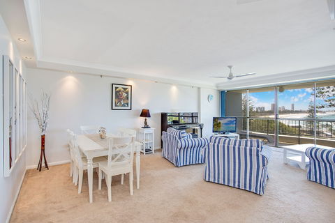 Gemini Court Holiday Apartments - Accommodation Gold Coast 6