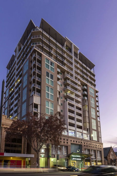 Oaks Adelaide Embassy Suites - Accommodation Gold Coast 2