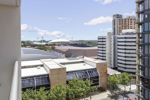 Oaks Adelaide Embassy Suites - Accommodation Gold Coast 3