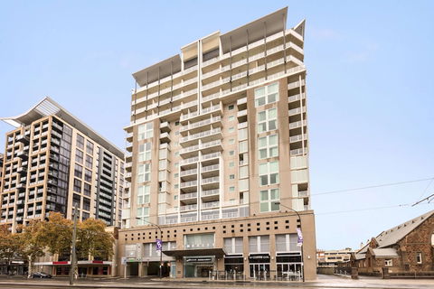 Oaks Adelaide Embassy Suites - Accommodation Gold Coast 0