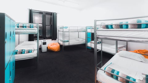 Nomads Brisbane Hostel - Gold Coast 4U 4