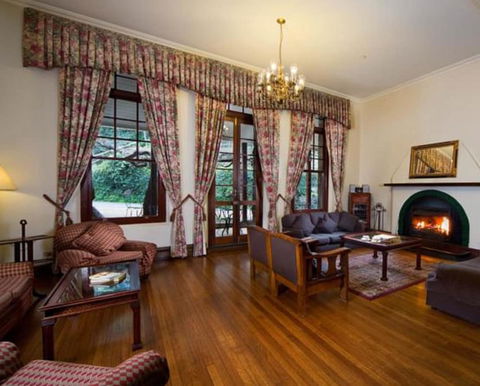 Jenolan Caves House - Gold Coast 4U 3