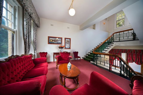 Jenolan Caves House - Gold Coast 4U 2