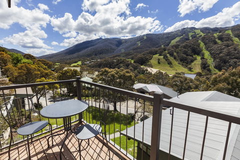 The Denman Hotel - Accommodation Gold Coast 1