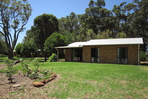 Marri Lodge & Cottages - Accommodation Gold Coast 2