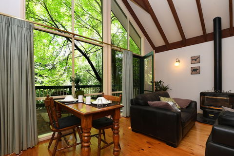 Cambridge Cottages Bed & Breakfast - Gold Coast 4U 2