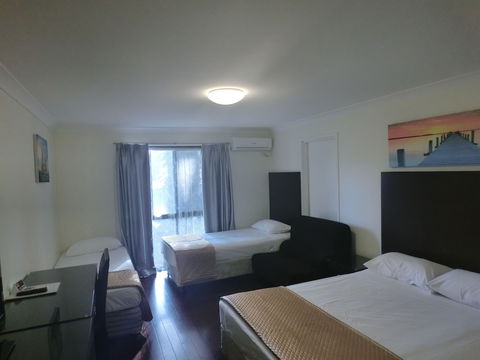 Centenary Motor Inn - Accommodation Gold Coast 3