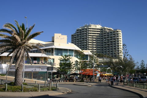 Scarborough & Absolutely Beachfront - Accommodation Gold Coast 2