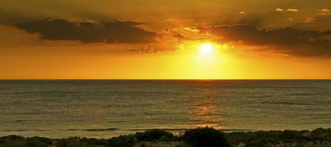 Scarborough & Absolutely Beachfront - Accommodation Gold Coast 5