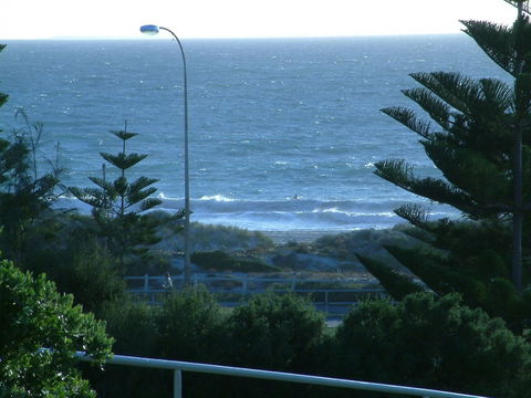 Scarborough & Absolutely Beachfront - Accommodation Gold Coast 3
