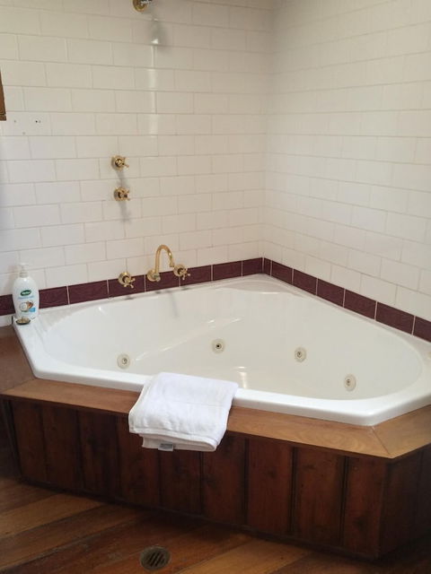 Daly View Bed & Breakfast - Accommodation Gold Coast 2