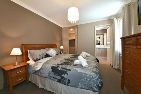 Brighton Beachside Hideaway - Gold Coast 4U 2