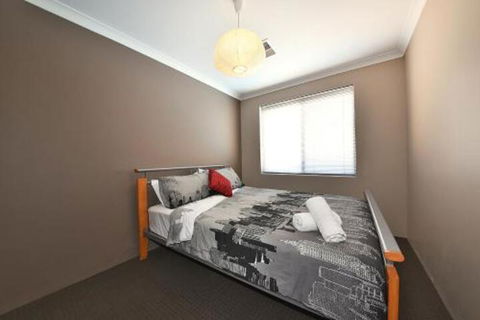 Brighton Beachside Hideaway - Gold Coast 4U 5