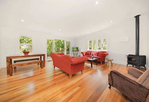 Poets Cottage Fireplace Close To Treks - Accommodation Gold Coast 3