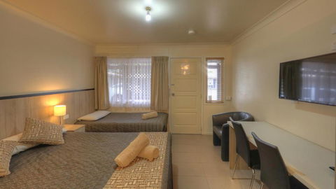 Starline Motor Inn - Accommodation Gold Coast 2