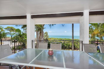 Dolce Vita Beachfront Holiday House - Accommodation Gold Coast 0