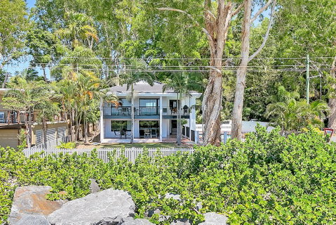 Dolce Vita Beachfront Holiday House - Accommodation Gold Coast 1