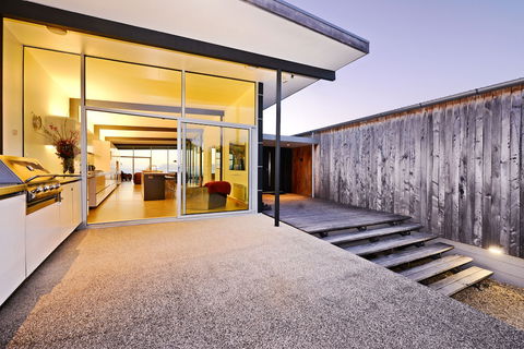Cloudy Bay Beach House - Accommodation Gold Coast 1