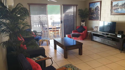 A City Retreat 2BR Apartment Reid Park Townsville - Accommodation Gold Coast 5