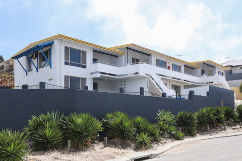 Scarborough Apartments - Accommodation Gold Coast 3